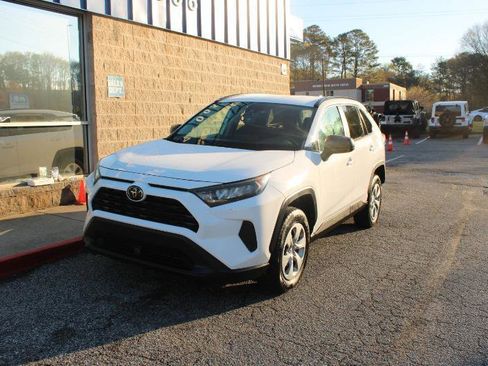 Used 2020 Toyota RAV4 LE image 3