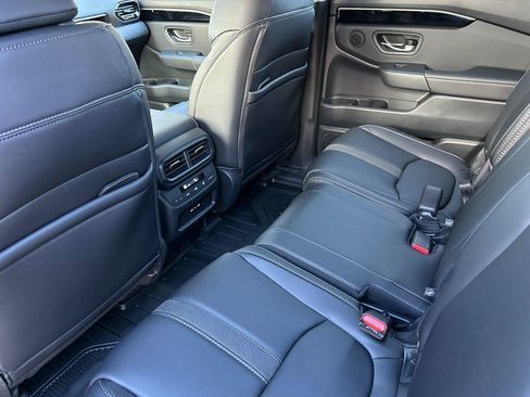 New 2025 Honda Pilot Touring image 9