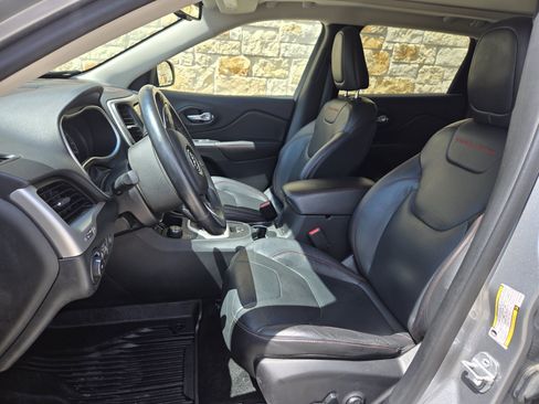 Used 2014 Jeep Cherokee Trailhawk w/ Technology Group AWD/4WD image 5