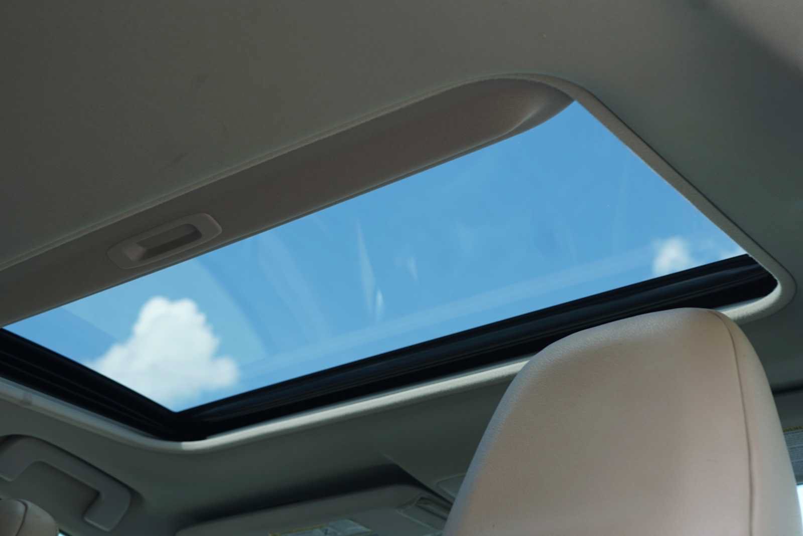 Used 2015 Toyota RAV4 Limited w/ Technology Package FWD image 27