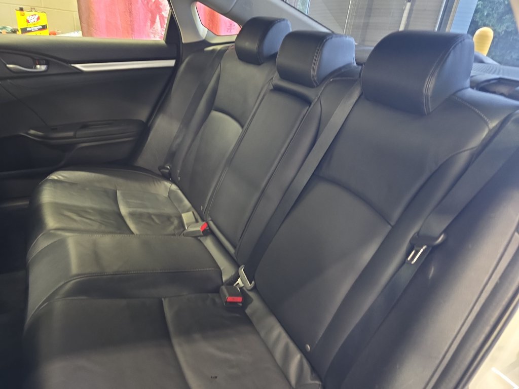 Used 2019 Honda Civic Touring image 13