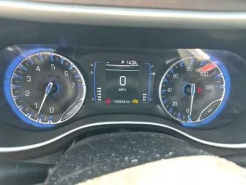 Used 2019 Chrysler Pacifica Touring-L FWD image 10