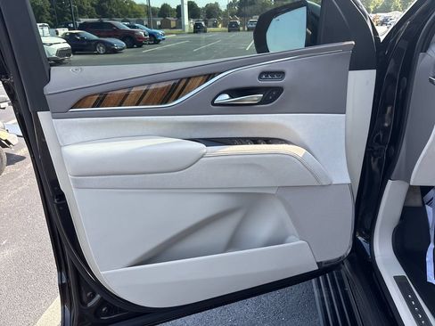 Used 2022 Cadillac Escalade Sport Platinum AWD/4WD image 11