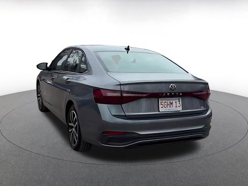 Used 2025 Volkswagen Jetta SE image 12