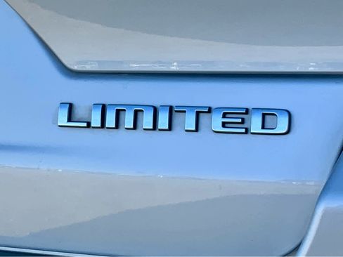 Used 2023 Jeep Grand Cherokee Limited image 20