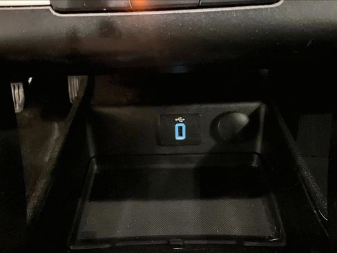 Used 2017 Ford Fusion SE w/ Equipment Group 201A image 31