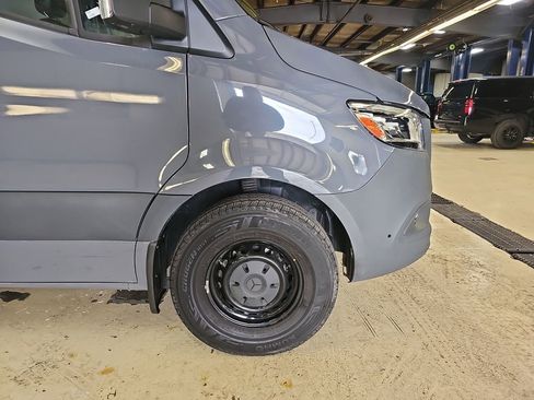 Used 2024 Mercedes-Benz Sprinter 2500 image 25