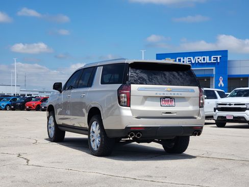 Used 2024 Chevrolet Suburban High Country AWD/4WD image 5