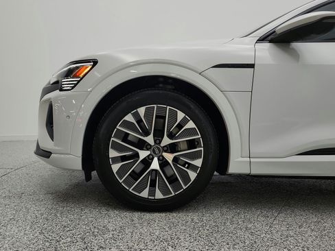 Used 2024 Audi Q8 e-tron Premium Plus w/ Premium Plus Package image 22