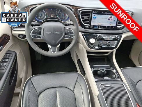 Used 2024 Chrysler Pacifica Limited FWD image 12
