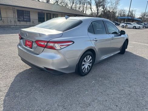 Used 2020 Toyota Camry LE image 17