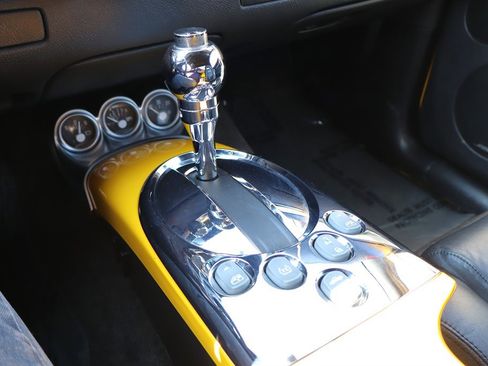 Used 2003 Chevrolet SSR w/ Preferred Equipment Group image 50