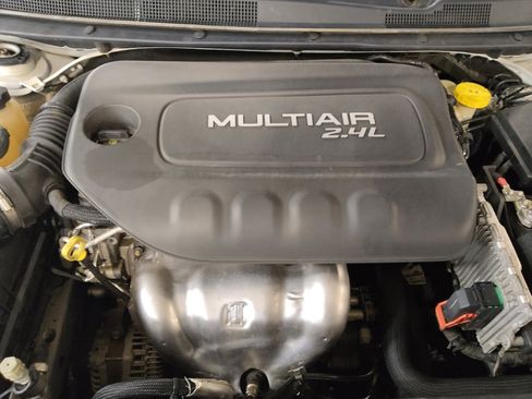 Used 2015 Chrysler 200 S w/ Comfort Group FWD image 30