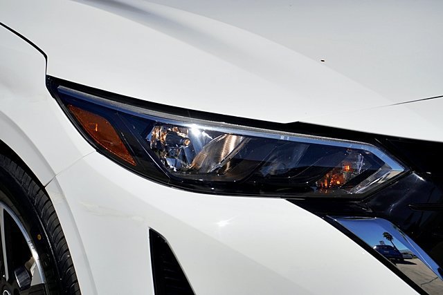 Used 2025 Nissan Sentra SV FWD image 12