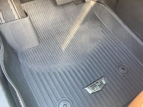 Used 2023 Cadillac XT4 Premium Luxury FWD image 12