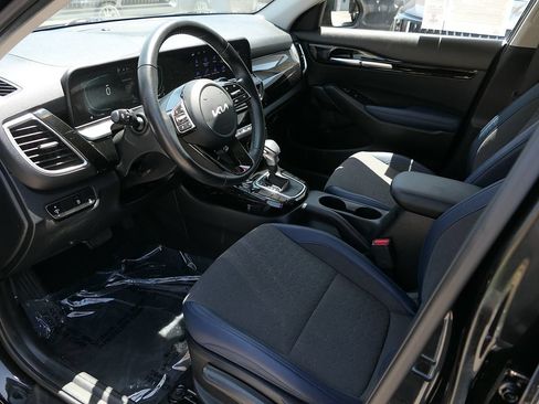 Used 2025 Kia Seltos S FWD image 12