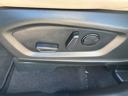 Used 2023 Ford Explorer XLT w/ Equipment Group 202A AWD/4WD image 18