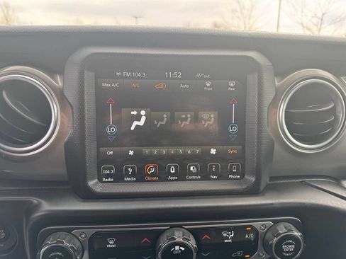 Used 2018 Jeep Wrangler Unlimited Sahara w/ Uconnect 4C Nav & Sound Group image 22