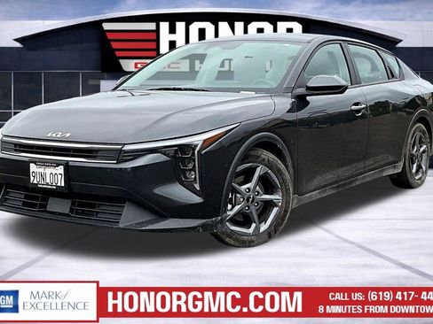 Used 2025 Kia K4 LXS image 3