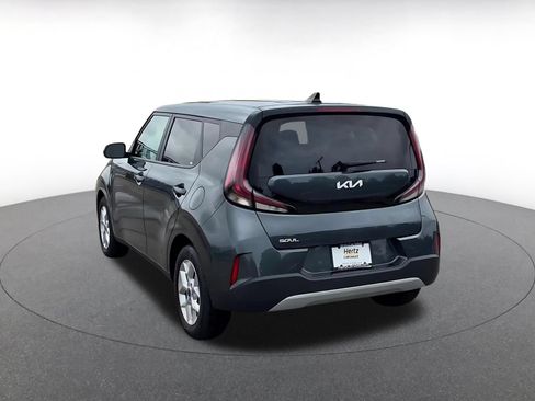 Used 2025 Kia Soul LX w/ LX Technology Package FWD image 9