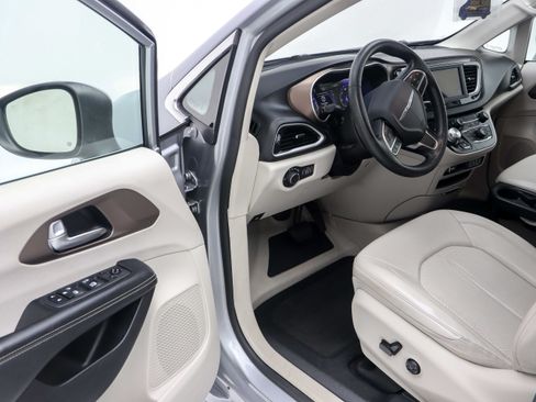 Used 2021 Chrysler Voyager Lxi FWD image 20