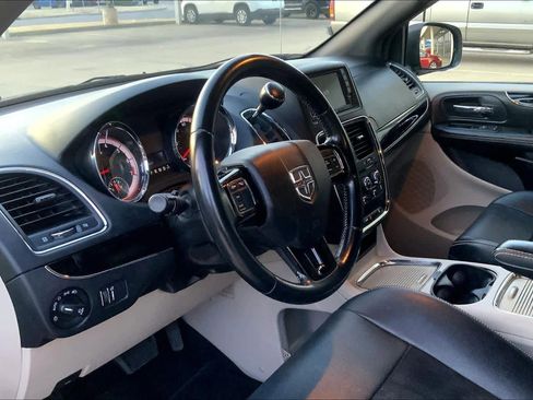 Used 2020 Dodge Grand Caravan SXT image 18