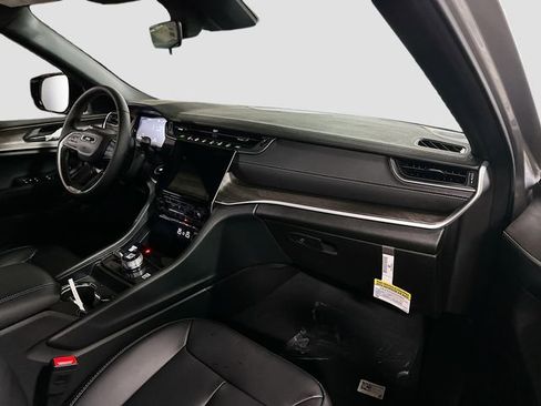 New 2025 Jeep Grand Cherokee Limited w/ Black Appearance Package image 28