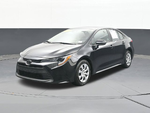 Used 2025 Toyota Corolla LE FWD image 3