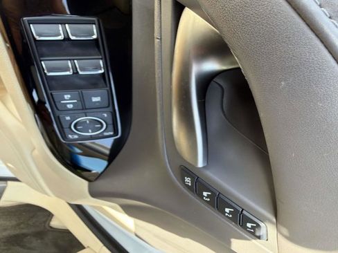 Used 2018 Lexus LX 570 4WD w/ Luxury Package image 11