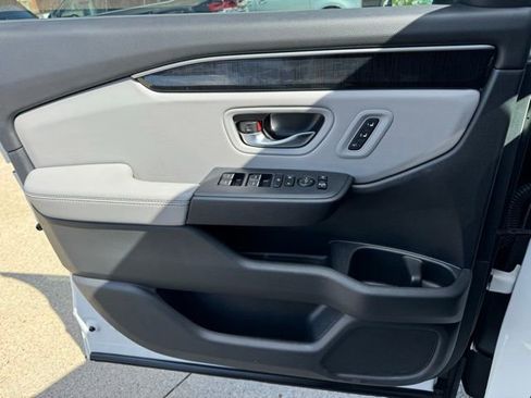 Used 2025 Honda Pilot Elite image 20