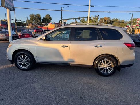 Used 2015 Nissan Pathfinder SV image 5