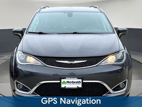 Used 2018 Chrysler Pacifica Touring-L Plus FWD image 2