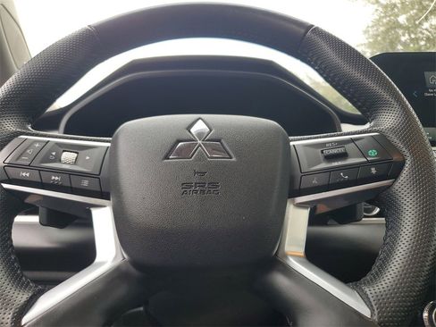 Used 2023 Mitsubishi Outlander SE image 23