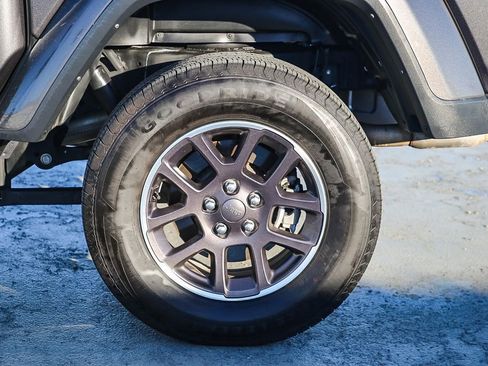 Certified 2023 Jeep Gladiator Overland image 12