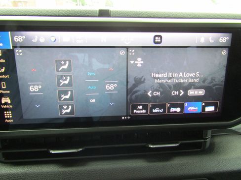 Used 2024 Jeep Gladiator Sport AWD/4WD image 28