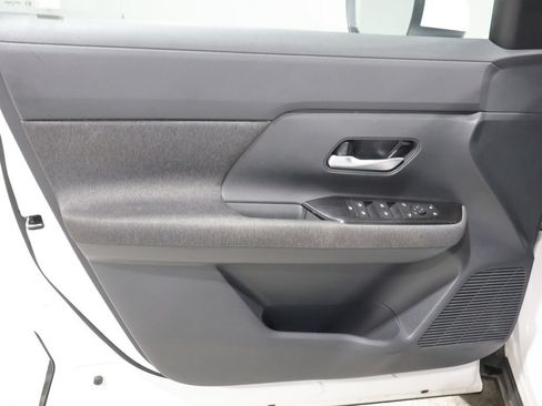 Used 2025 Nissan Kicks SV AWD/4WD image 13