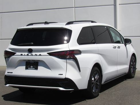 Used 2026 Toyota Sienna XSE AWD/4WD image 6
