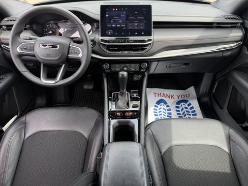 Used 2025 Jeep Compass Trailhawk image 11