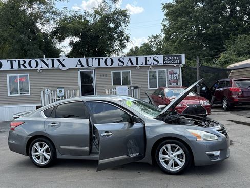 Used 2014 Nissan Altima 2.5 SV FWD image 16