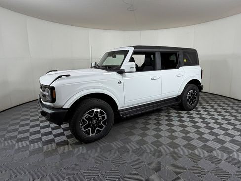 New 2025 Ford Bronco Outer Banks image 2