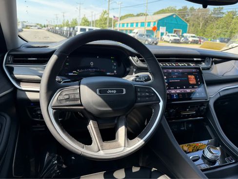 Used 2023 Jeep Grand Cherokee 4WD 4xe image 16