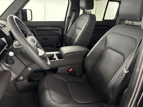 Used 2025 Land Rover Defender 110 S AWD/4WD image 5