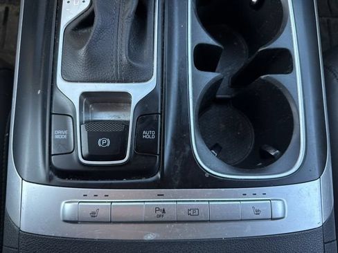 Used 2022 Kia Carnival LX FWD image 16
