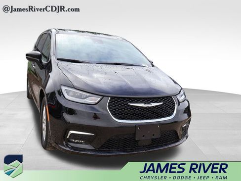 Used 2025 Chrysler Pacifica Select FWD image 8