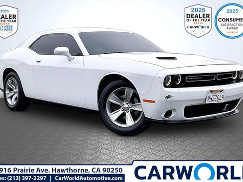Used 2016 Dodge Challenger SXT RWD image 1
