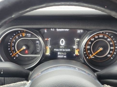 Used 2018 Jeep Wrangler Unlimited Sahara image 38