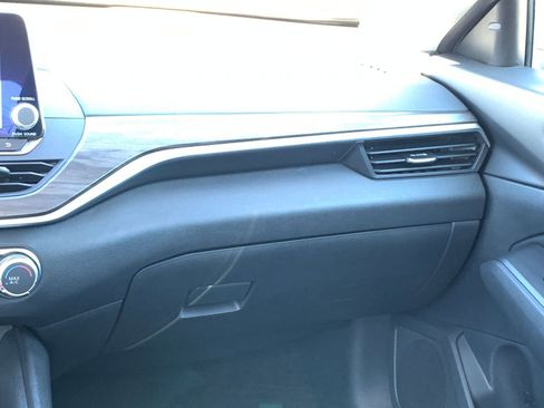 Used 2025 Nissan Altima 2.5 SV image 36