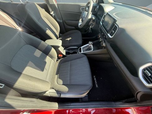 Used 2024 Hyundai Venue SE image 20