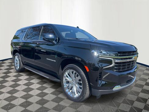 Used 2023 Chevrolet Suburban LT w/ LT Signature Package AWD/4WD image 3