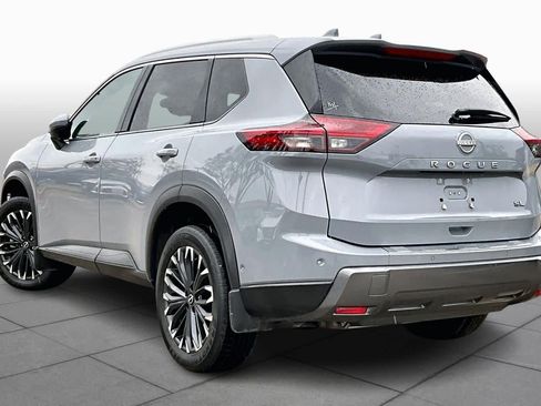 Certified 2025 Nissan Rogue SL w/ Tech Package FWD image 12